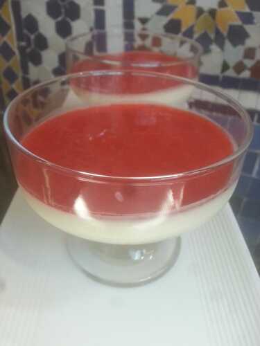 Pannacotta au coulis de fraises