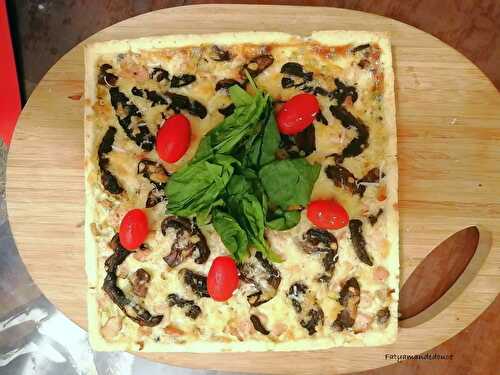 QUICHE AU POULET , EPINARDS ET CHAMPIGNONS