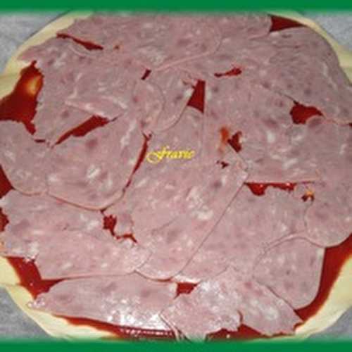 Pizza jambon/mozza/beurre d'escargot