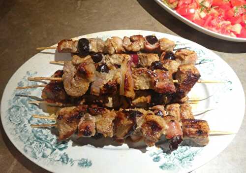 Brochettes de porc aux pruneaux