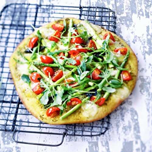 Pizza aux asperges et tomates cerise