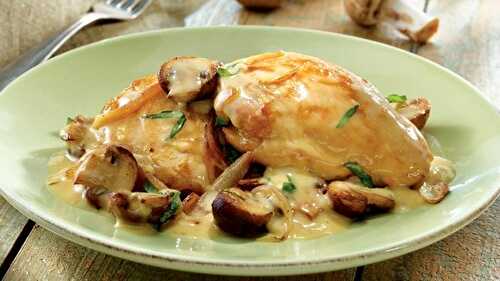 POULET AVEC SAUCE A LA CREME ET AU VIN BLANC