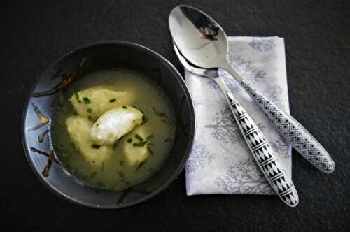 Bouillon aux Quenelles de Semoule Fine ou Griessklösschen Klare Suppe