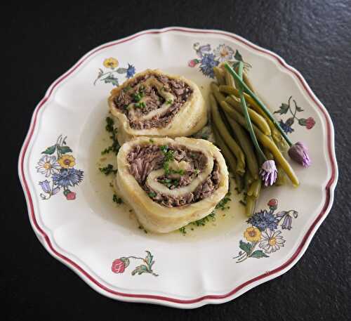 Fleischschnaka Alsaciens ou Roulés à la Viande en Forme d'Escargots