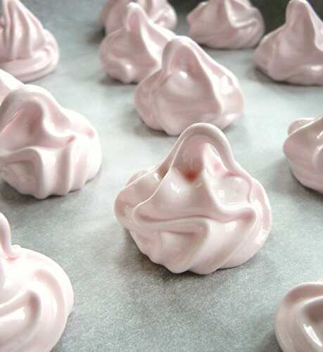 Petite Meringue Rose Bonbon (meringue française)