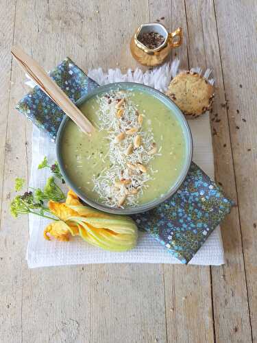 Soupe de Courgettes, Parmesan et Pignons