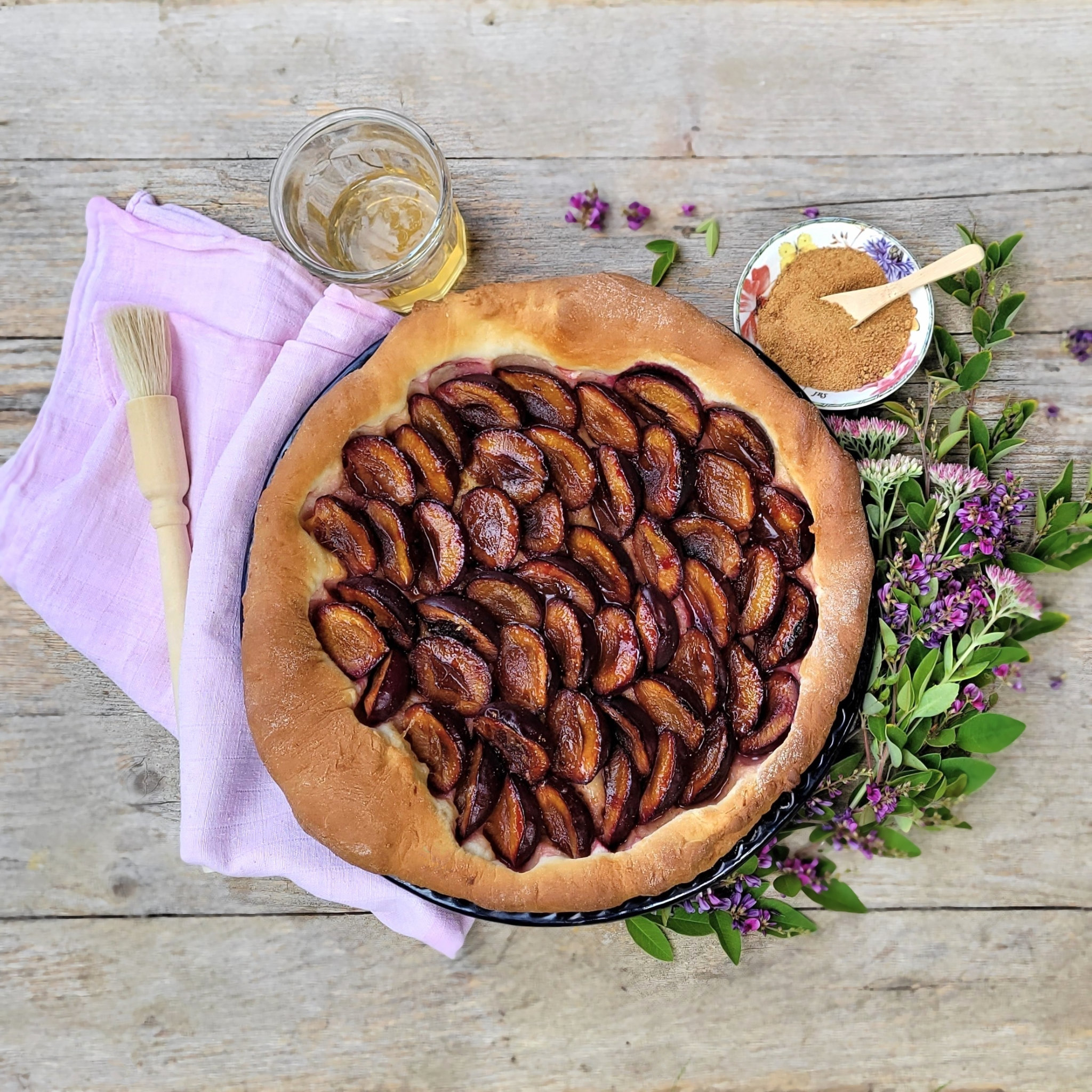 Tarte Briochée aux Quetsches d'Alsace (Pâte Levée) ou Hefe Zwetschgenkuchen