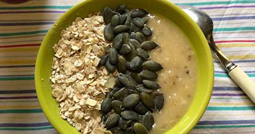 Smoothie du petit-déjeuner : nectarine, kiwi, flocons d'avoine et graines de chia