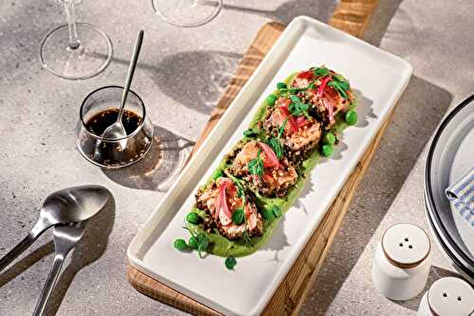 Tataki de saumon de Norvège aux petits pois de printemps