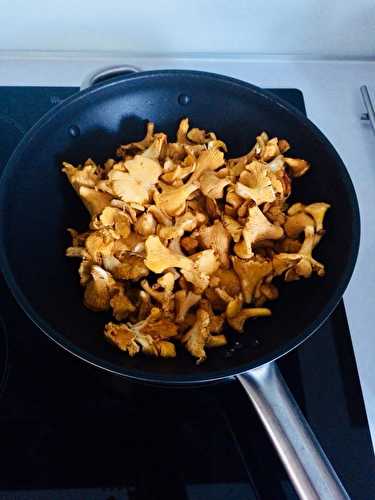 Ces girolles qui vousont fait liker ...sont devenues.... une belle omelette :)