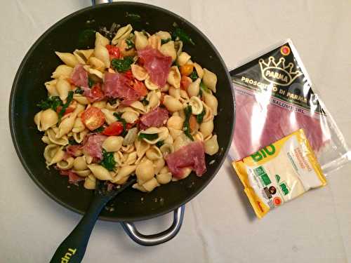 Conchiglioni aux épinards, tomates cerises, jambon de Parme