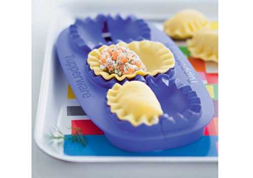 PETITS CHAUSSONS AVEC LE TRI PARTY TUPPERWARE