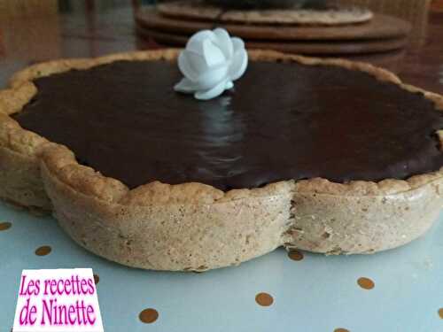 Gâteau aux cacahuètes et flocons d'avoine, nappage chocolat