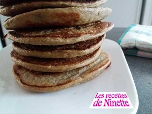 Pancakes rassasiants bananes, flocons d'avoine et pain d'épices