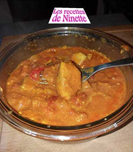 Poulet à l'indienne aux noix de cajou, tomates et curry