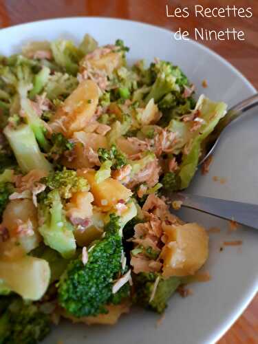Salade de brocolis, pommes de terres et maquereaux grillés