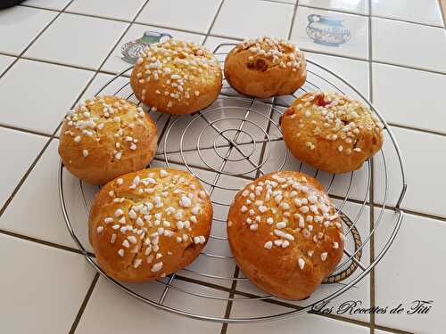 Briochettes aux fraises séchées