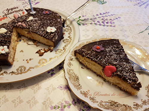 Gâteau anniversaire coco pêches et chocolat