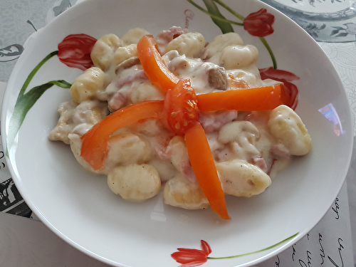 Gnocchis à la crème aux lardons, champignons et gorgonzola