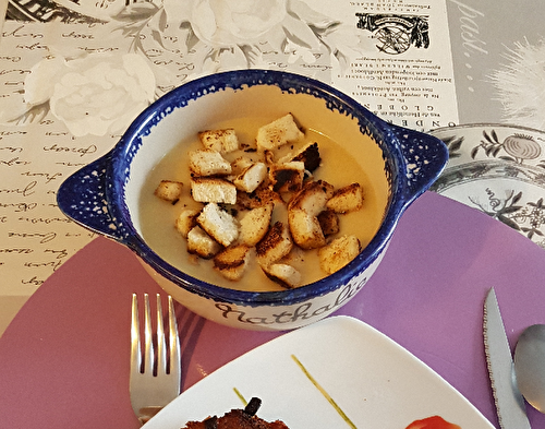 Velouté de pommes de terre et ses petits croûtons