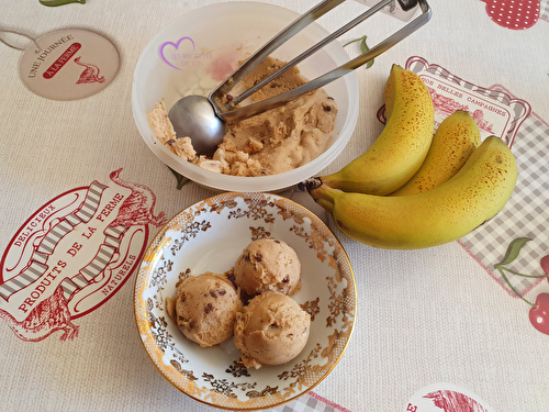 Glace banane et pépites de chocolat