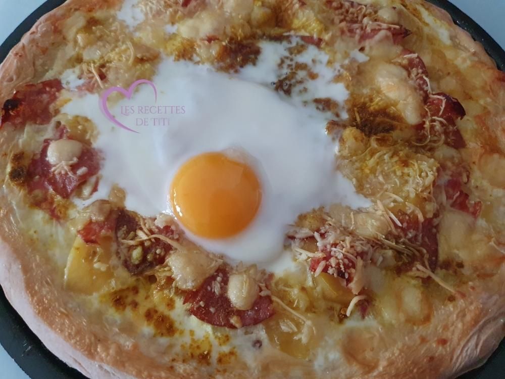 Pizza pommes de terre rosette et fromage au curry