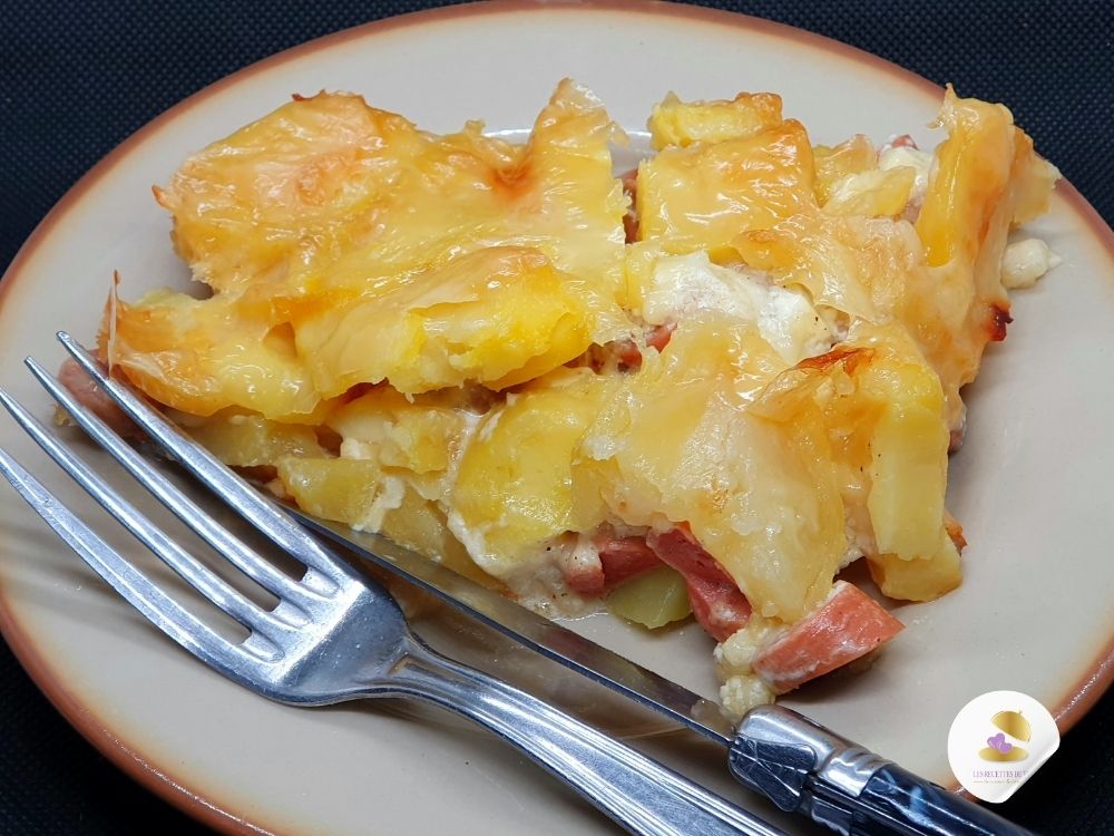 Gratin de pommes de terre mini saucisses et raclette