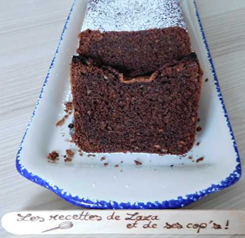 Cake moelleux chocolat noisettes - Les recettes de Zaza .