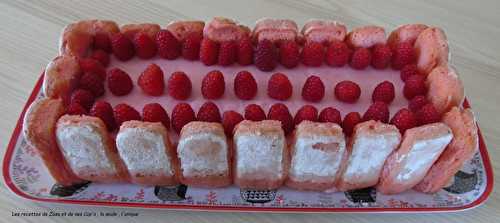 Charlotte aux framboises du jardin et biscuits roses de Reims