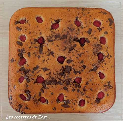 Financier aux framboises fraîches du jardin et chocolat - Les recettes de Zaza .