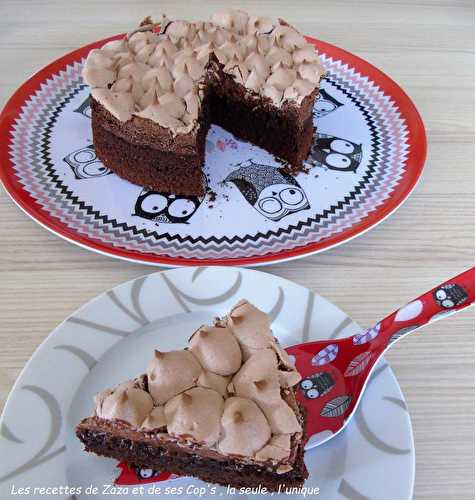 Gâteau de folie au chocolat meringué