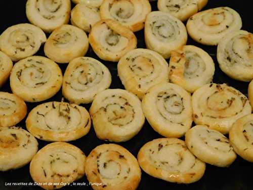 Petits feuilletés à la moutarde et aux herbes