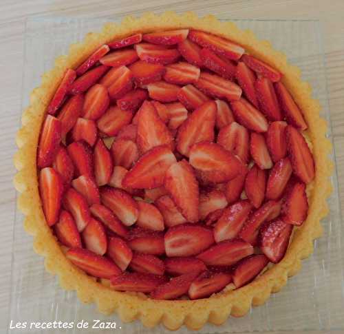 Tarte aux fraises  sur "génoise" facile et crème pâtissière de Cyril Lignac