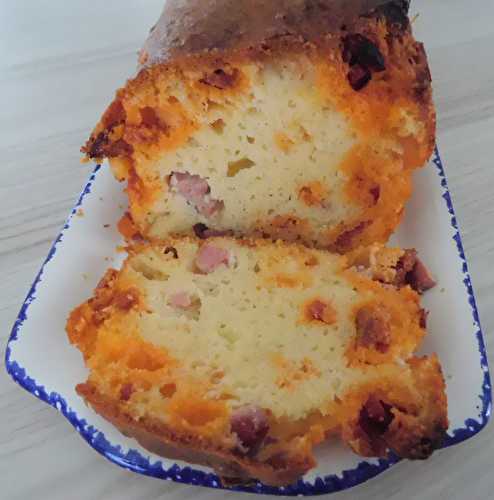 Cake au chorizo et au jambon - Les recettes de Zaza .