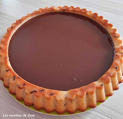 Tarte aux carambars et chocolat sur financier tigré