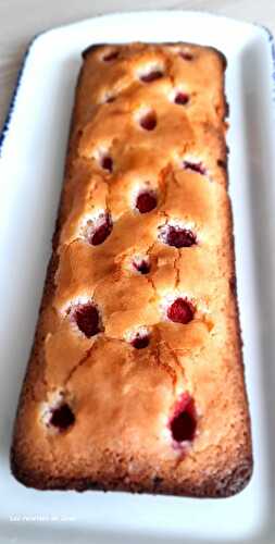 Financier au citron et framboises du jardin