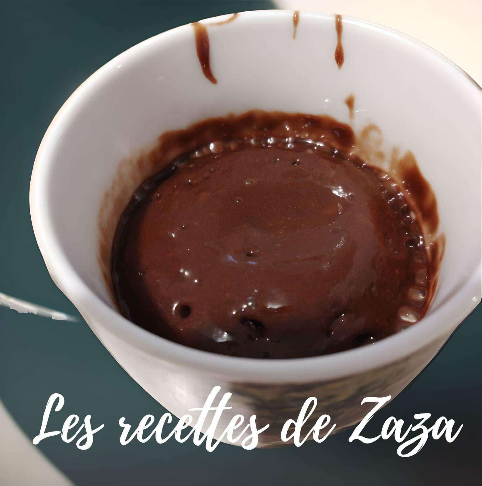 Mug Cake au Chocolat cœur coulant à la pralinoise