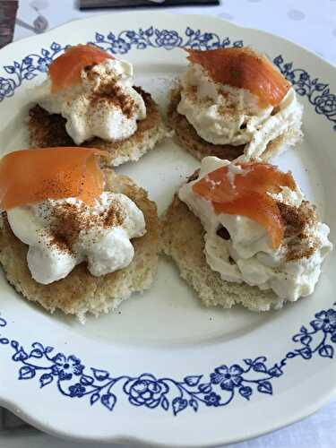 Canapés mousse de crabe et truite