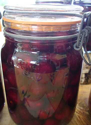 Cerises au sirop en conserve