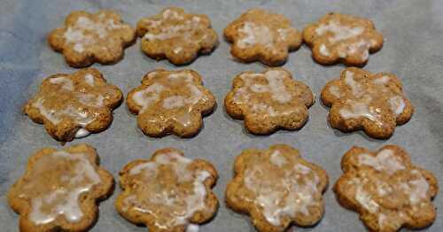 Etoiles aux amandes et à la cannelle (ou aux noix)