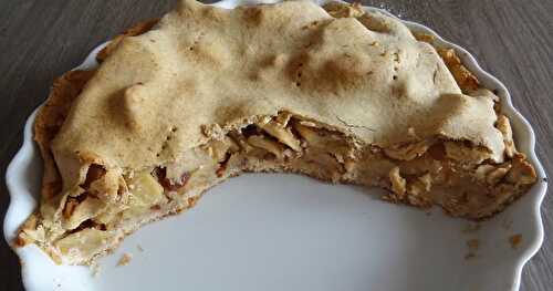 Tourte aux pommes, amandes et raisins secs