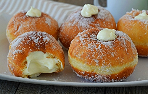 Beignets fourrés à la crème diplomatique italienne | DESSERTS