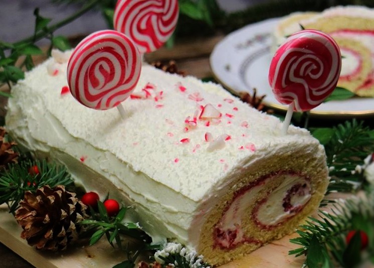 Bûche de Noël chocolat blanc et framboise - Les recettes de Mumu