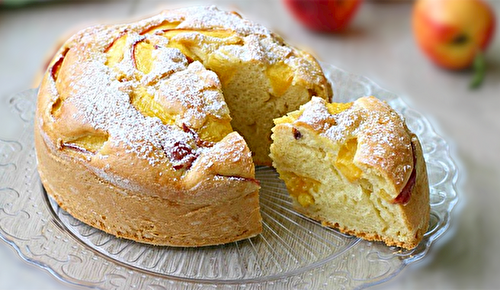 Gâteau aux pêches fraîches très moelleux - Essayer sur Recette Mixte