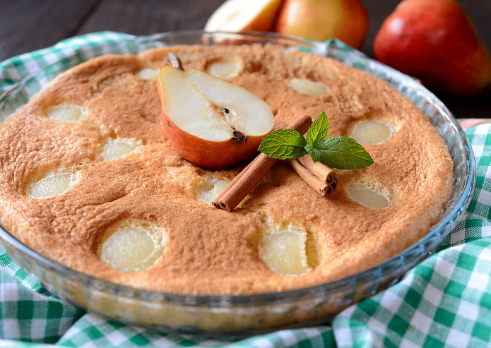 Gâteau aux poires au cappuccino ou aux amandes - une recette étape par étape