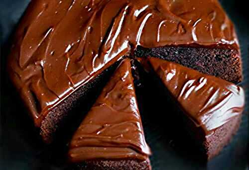 Gâteau moelleux au chocolat et noisettes au micro-ondes - Dessert