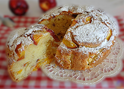 Gâteau moelleux et délicieux au lait de pêche et à la cannelle