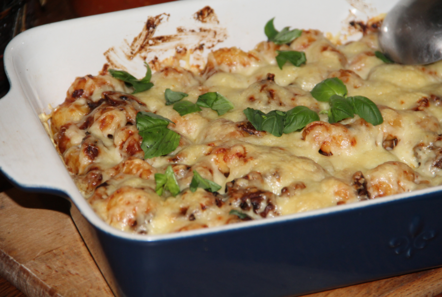 Gratin de gnocchis frais, champignons de paris et coulis de tomates - Plat