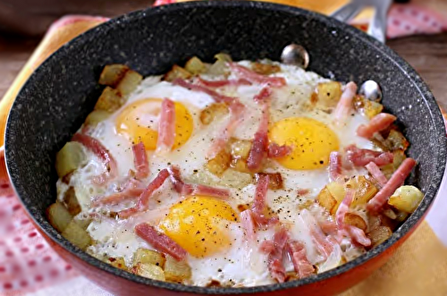 Œufs au plat, pommes de terre et speck – recette rapide