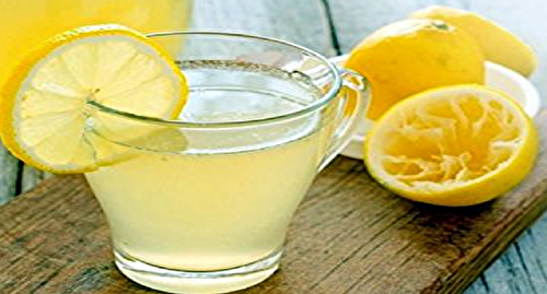 Astuce perdre du poids : les bienfaits de boire de l’eau chaude avec du citron le matin